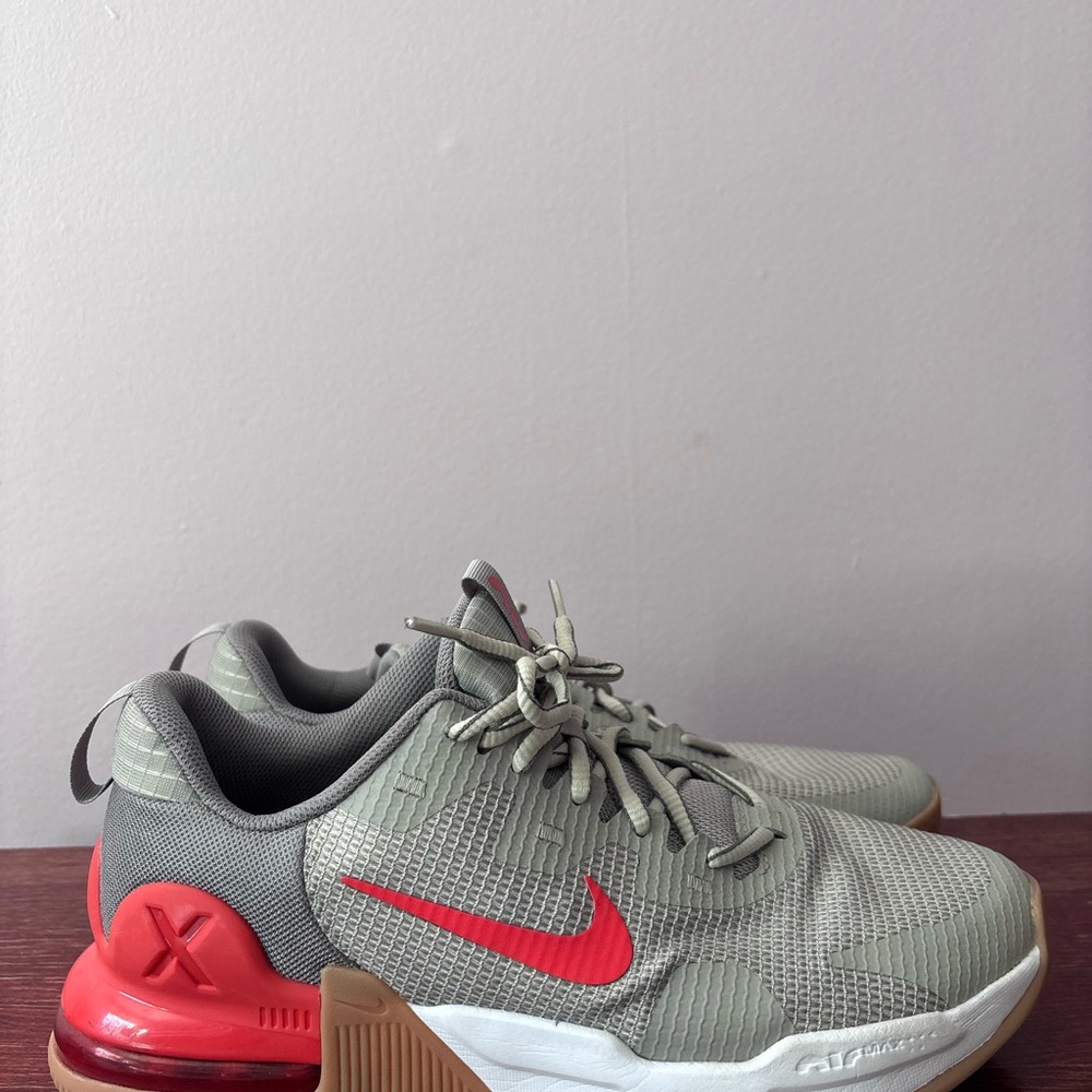 Nike Men's Sneakers Gray with Red Accent Size 9.5